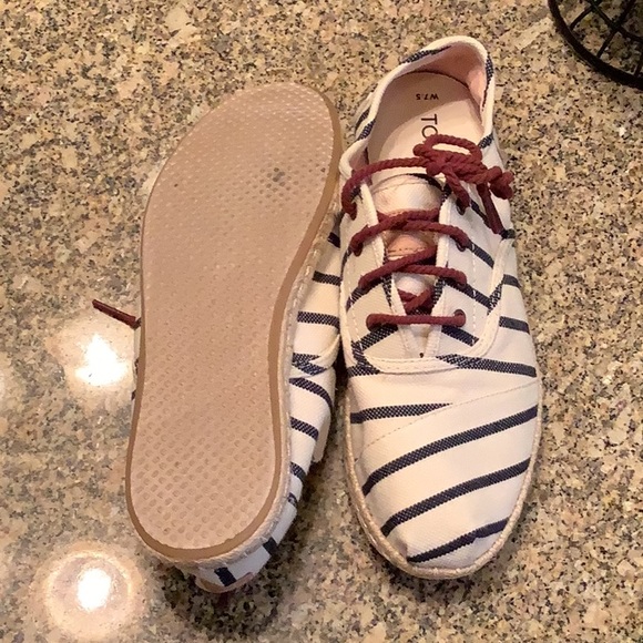 Toms tan with navy blue stripe - Picture 2 of 2